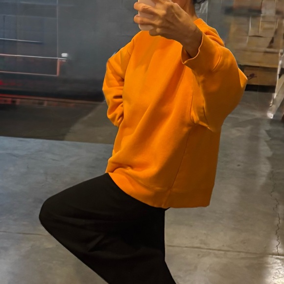 Aritzia used orange sweatshirt - Picture 2 of 13